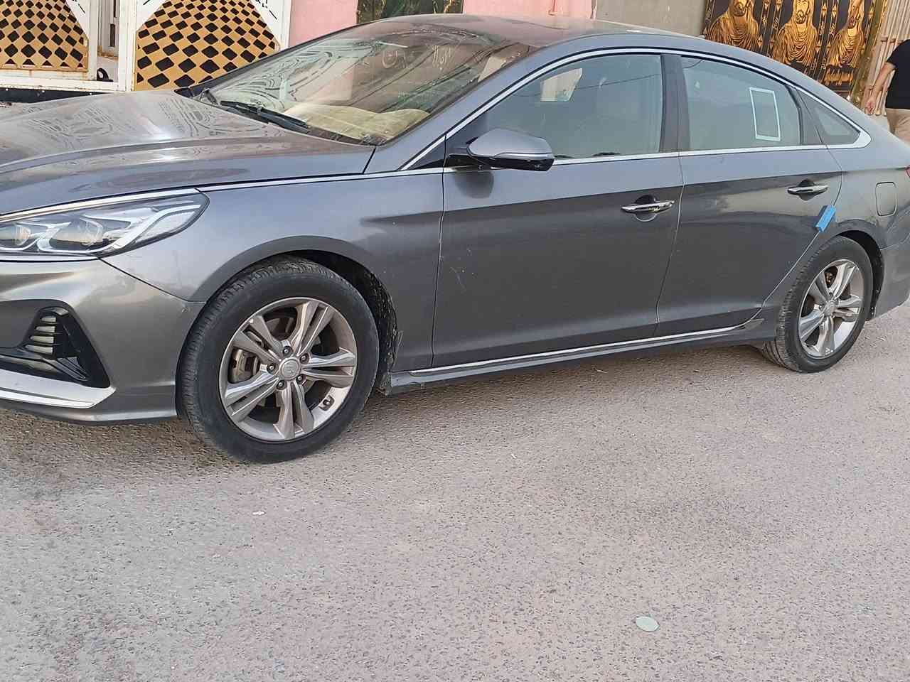 السلام عليكم سوناتا لون فيلي فول مواصفات فتحه بصمه بصمه ابواب رادارات سبورت وارد امريكي سياره بها ثلاثه قطع فقط مكاني نجف سعر 127 وبيها مجال رقم***********
