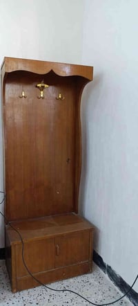 زاويه ملابس للبيع   07804690453