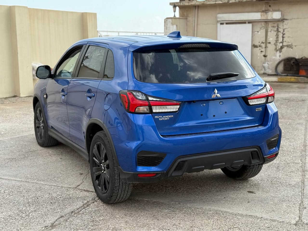 السلام عليكم 
موسيبوشى اوتلندر سپورت 2025 🔥 
السعر : 145ومجال قليل 
عداد المسافة : 9 الف 
سياره كامله و جاهزه دينار مصرف مابيها ✅
ملاحظة: فقط چاملغ صبغ بدون دواخل 🔴  السياره بحساب كلين 

المواصفات :
‏‎كاميرا
اوتو هولد : 𝐀𝐔𝐓𝐎 𝐇𝐎𝐋𝐃              
اوتو ستارات : 𝐀𝐔𝐓𝐎 𝐒𝐓𝐀𝐑𝐓
اوتو ستوب :  𝐀𝐔𝐓𝐎 𝐒𝐓𝐎𝐏
رادار امامي (تحديد مسار)
‏‎رادار جانبي (نقاط عمياء)
‏‎رادار خلفي (التحذير من الاصطدام)
‏‎حساسات امامي
‏‎حساسات خلفي 
نظام :  𝐄𝐂𝐎
نظام : 𝐍𝐎𝐑𝐌𝐀𝐋
نظام :  𝐒𝐏𝐎𝐑𝐓
تحكيم ستيرين
كشنات هيتر
لايتات ليد عدسة زينون بيلادي 
بكلايتات 𝐋𝐄𝐃 بيلادي

اتصل و تدلل 
واتساب 
***********

عنوان📍عقره 

‏ اكر, نينوى
