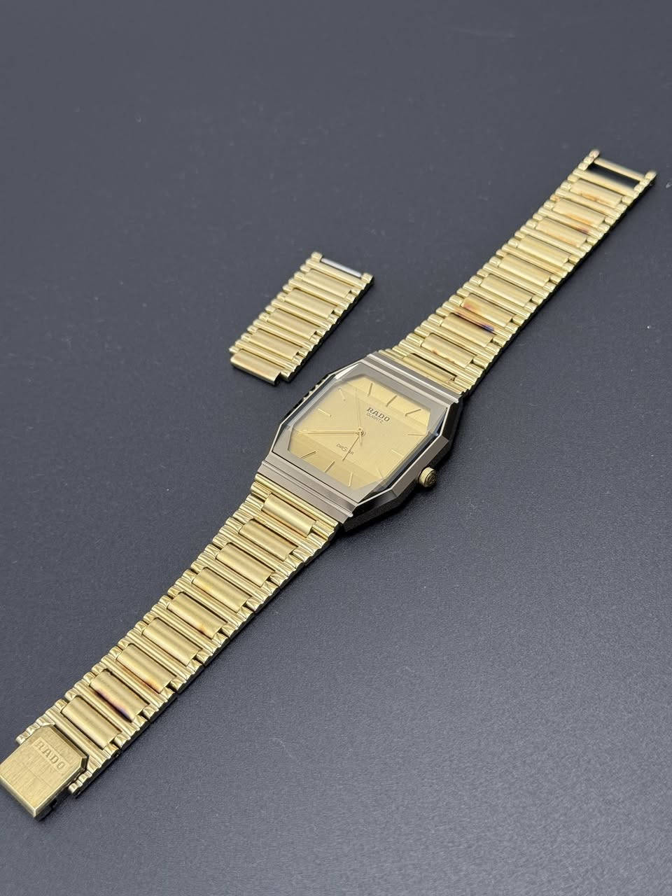 RADO Diastar 1970
جديدة لوك شمع غير مستخدمة (بدون مرفقات) بنسبة نظافة ممتازة
السير بلادي كامل مع أمكانية إضافة السير الجلد 
- القطر 34*30
- زجاج مضلع
- طلاء ذهب بالكامل
للإستفسار مراسلة الصفحة ، يوجد توصيل الى جميع محافظات العراق
(نتعامل بالساعات الأصلية فقط)


**إذا كنت صاحب هذا الإعلان وتريد حذفه لأي سبب، رجاءا أرسل رسالة إلى الدعم الفني**