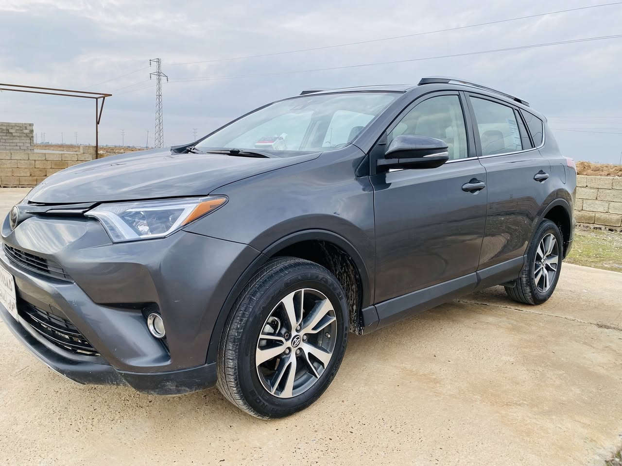 للبيع راف فور 2017 Xle رقم سليمانية صور الضرر مرفق بالمنشور مكانها قضاء الحويجه السعر 148 وبيها مجال حك الجيه الشراي يتصل/ ***********
