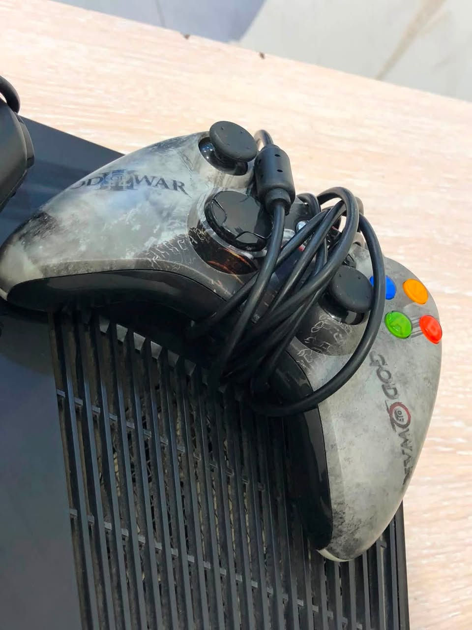X BOX 360 نضيف كلش مستخدم شي قليل كلش
ويا يدات ثنين اصليات وايرليس 
وبي هارد بي 150 لعبة كل العاب الاكسبوكس الي تحتاجها كامل هوه وملحقاته ب 100,000 فقط الشراي يتصل مكاني تكريت ***********
