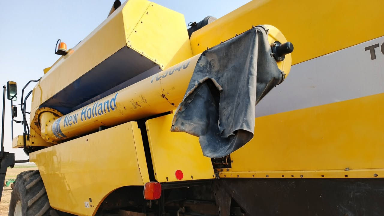 على بركت الله حاصوده نيهولد للبيع موديل2019 عددالساعات2300 حره رقم وسنويه اسلمانيه مكفوله كفالة عامه 
تفاصيل  على رقم
***********
