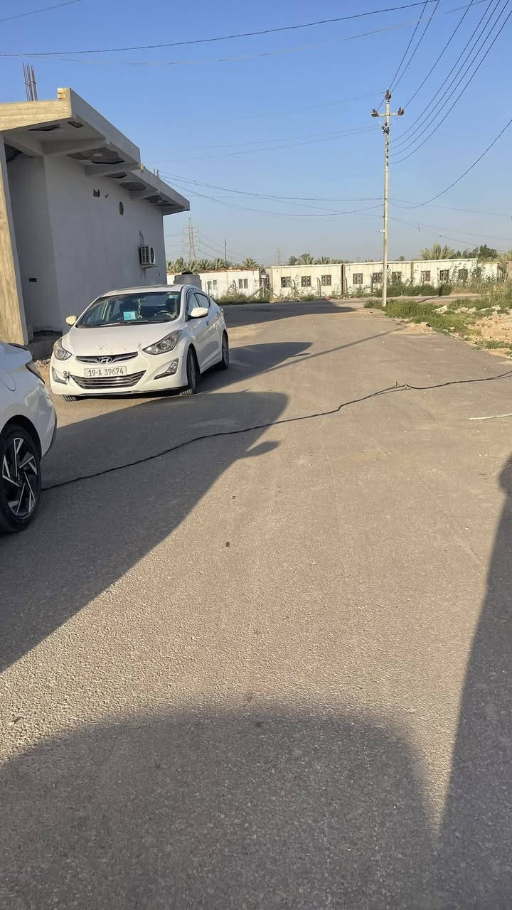 بيت للبيع مساحه 100 متر طابقين يحتوي على ثلاث غرف واستقبال ومطبخ أو صحيات خارجيه وداخليه بناء طابوق كربلاء منطقة الزبيلية قرب شارع رابط /*********** /***********
