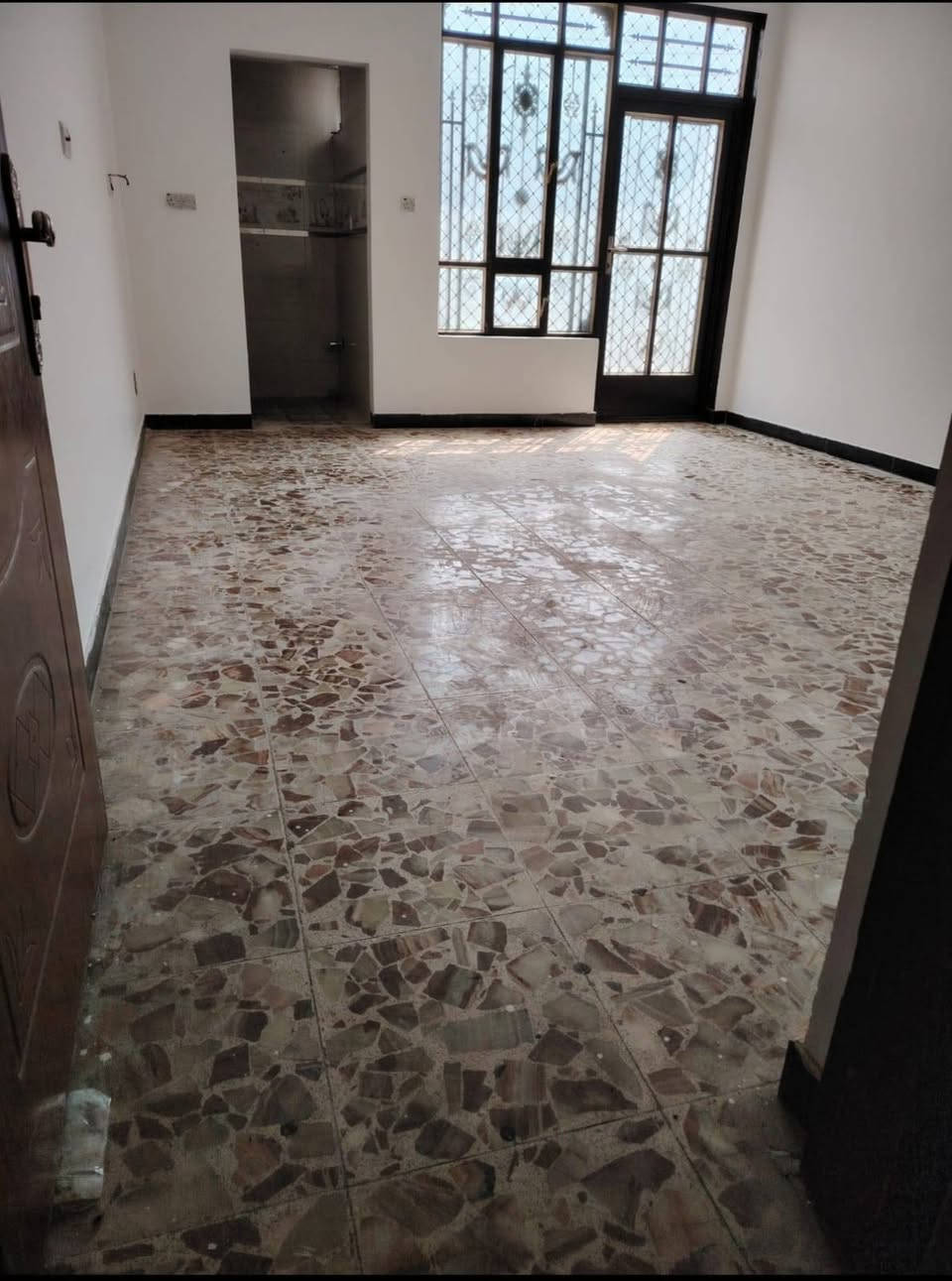 السلام عليكم
بيت للايجار بلديات ٩نيسان دور العمال ١٢٠م الطابق الأول استقبال وغرفة نوم وهول مفتوح عالمطبخ وخدمات ٢ داخليه وخارجية والفوك ٣غرف نوم وحمام الاتصال على الرقم ***********
