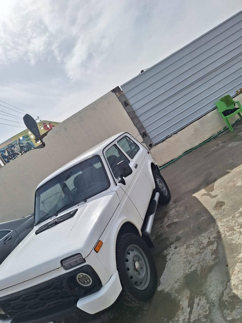 السلام عليكم 
الاناقه والجمال الروسي 
للبيع 
(لادا )دخول جديد 
 موديل 2020
نظام 4ويل
تخم ويل وتاير روسي شركه
كير عادي 
سياره نادره من نوعهه وكلاسيكيه
مشموله بقرار تسجيل المركبات لسنه2026 
السعر 35$ مكاني ديوانيه 
للاستفسار الاتصال بالرقم ‭٠٧٨١ ٨٢٧ ٩٧٩٨‬
