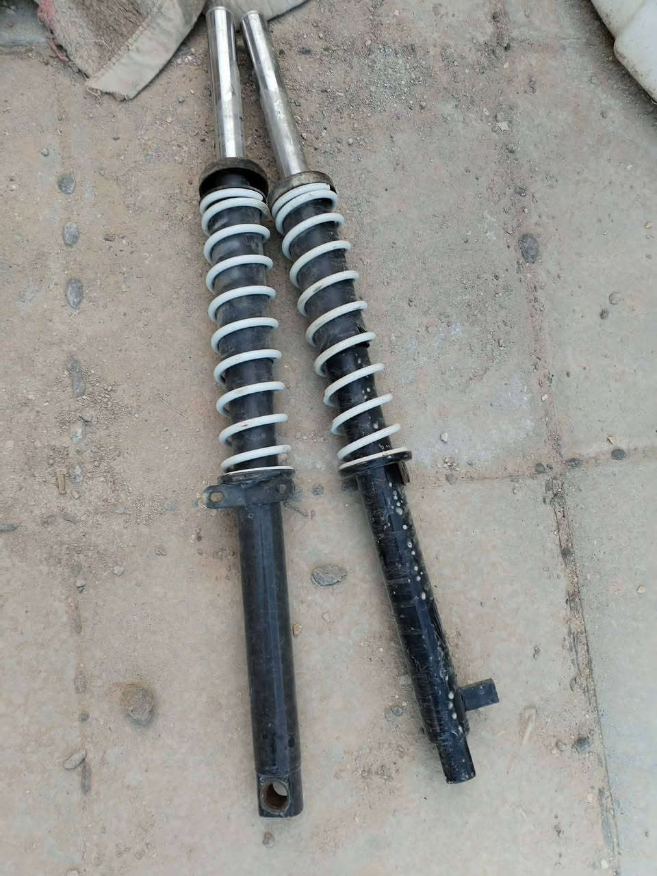 سلام عليكم غراض ستوته للبيع
مكينه شغاله سعر 60
سبير كامل 15
شركه كامله 25
دبلات مشدود سبوع بس 20
اكسن كامل عوزه جعمقه 25 
كلمن وسعره الاتصال ***********
