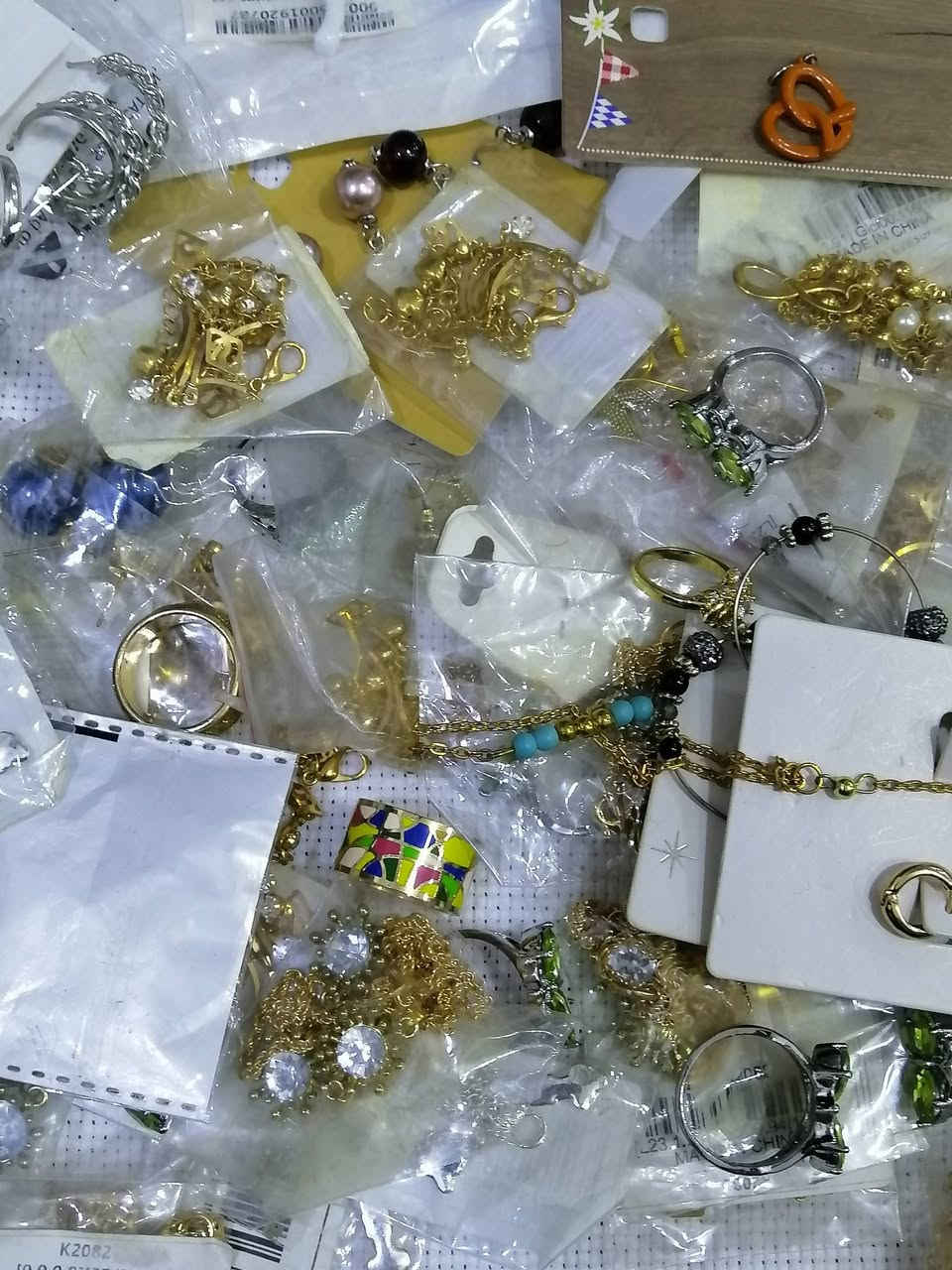 اغراض كلهة جدد واسعار جدا مناسبة


**إذا كنت صاحب هذا الإعلان وتريد حذفه لأي سبب، رجاءا أرسل رسالة إلى الدعم الفني**