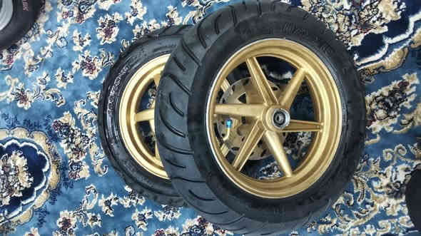 سلام عليكم وياله نجمه للبيع
السعر 140 هوه وتايراته وفلنجه 
مكاني بغداد حي اور 
***********
