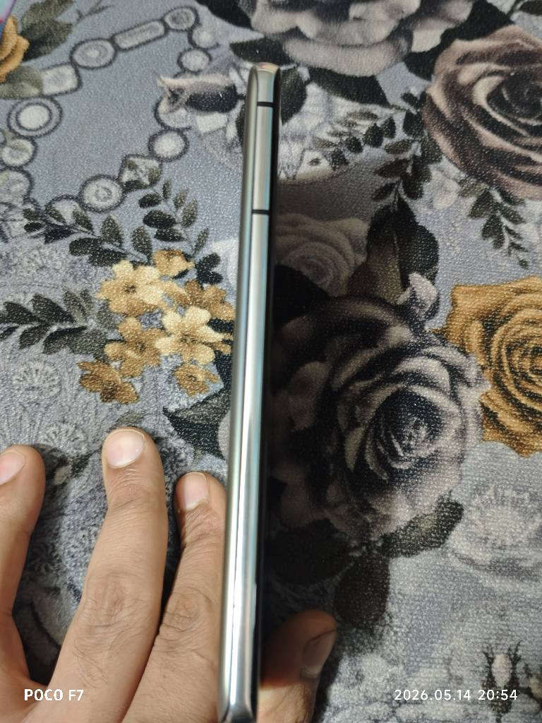 سلام عليكم 
S21 Ultra
الذاكرة 512 
الرام 16 +8
المعالج Snapdragon 888 
البطارية 5000 
الجهاز تك سيم كارد 
بدون غراض الجهاز نظافة 100 الجهاز فقط مبدل ظهر 
للتواصل واتساب فقط *********** 
العنوان بغداد مدينة الصدر شارع الجوادر 
السعر 275 بي مجال بغداد, العراق
