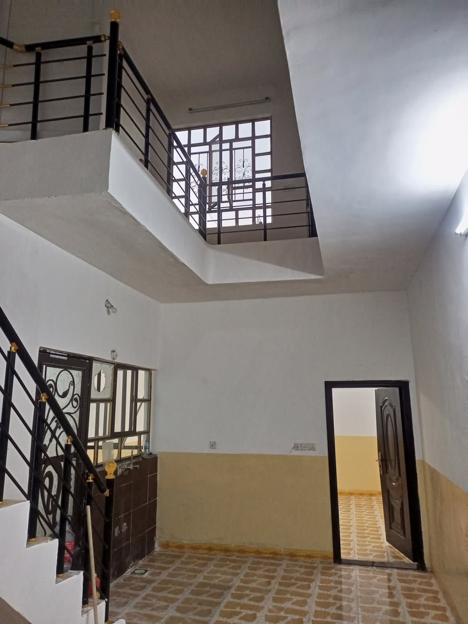 اعلان بيت 100 متر للايجار غرفتين نوم استقبال مطبخ وصحيات درج داخلي وبيتونه العنوان 16 آب قرب جسر ليلان للاستفسار اتصل بل رقم ***********
