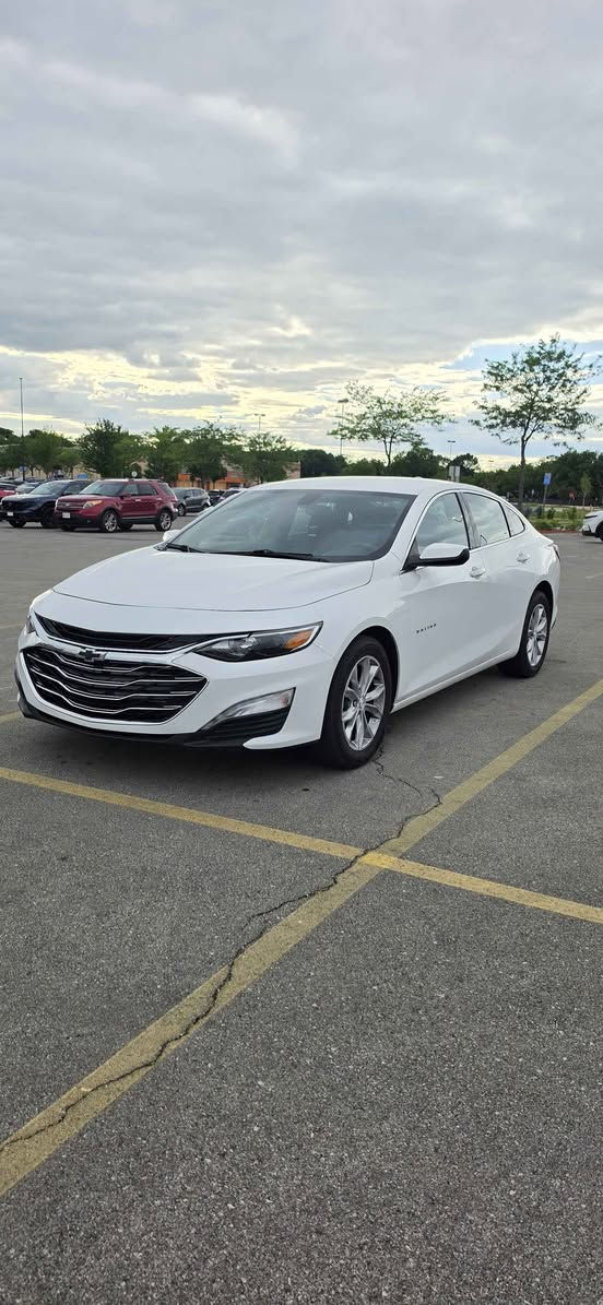 Selling a very clean and well-maintained 2019 Chevrolet Malibu LT. The car runs and drives perfectly with absolutely no issues. Perfect for daily commutes, very reliable, and amazing on gas!
​Key Features & Details:
​Title: Clean Title in hand (No accidents)
​Mileage: 101,500 miles
​Engine: 1.5L Turbo (Excellent fuel economy)
​Trim: LT
​Condition: Engine, transmission, and AC are all in 100% perfect condition. Clean inside and out.
​Price: $9,500 (Reasonable offers welcome in person)
​No lowballers. If the ad is up, it’s available. Located in Milwaukee. PM to schedule a look Milwaukee, WI


**إذا كنت صاحب هذا الإعلان وتريد حذفه لأي سبب، رجاءا أرسل رسالة إلى الدعم الفني**
