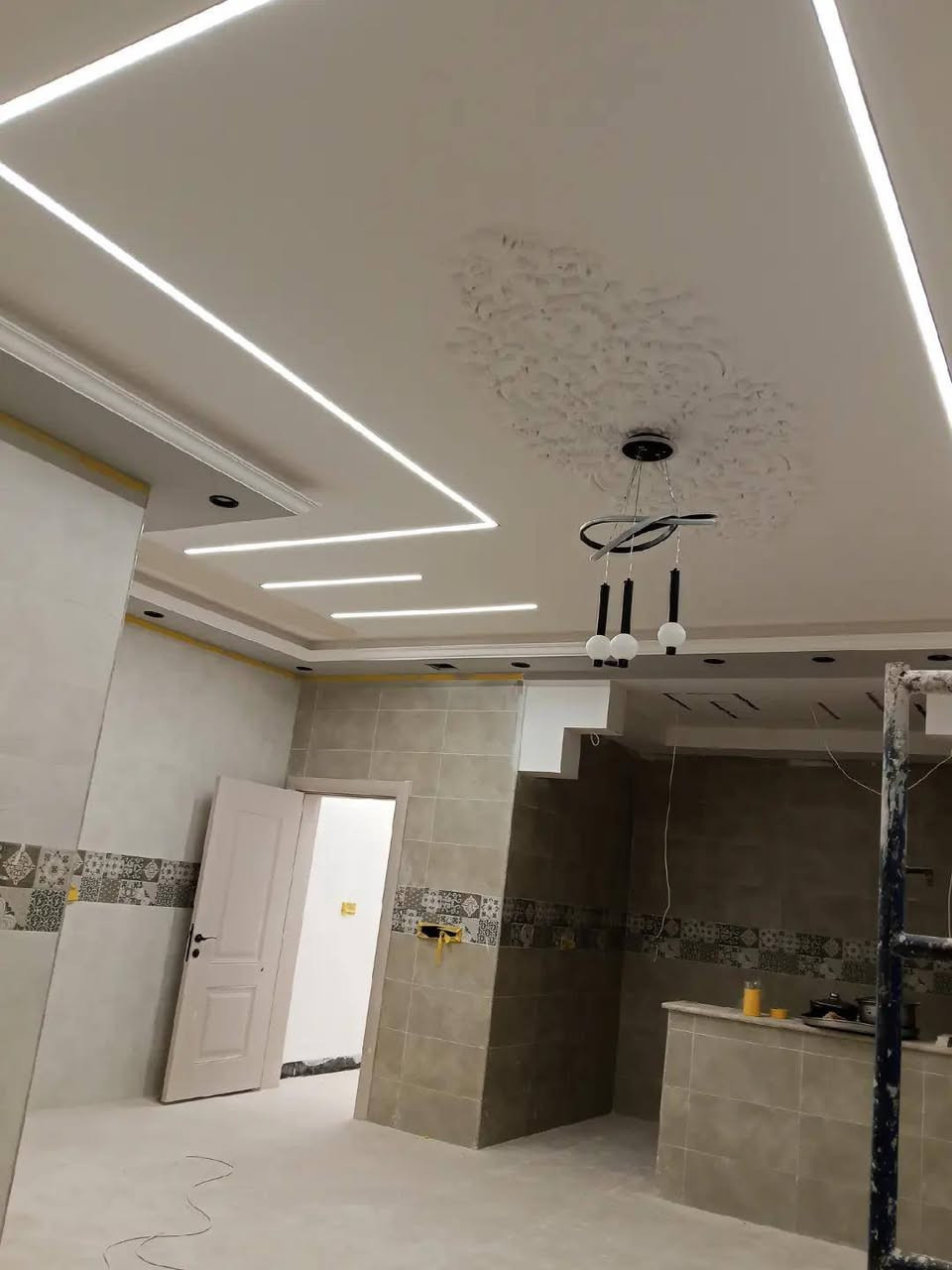 سلام عليكم صباغ عبود يوجد صبغ جوتن متر الف6 يوجد صبغ بتك متر ال6 مواد وعمل تواصل عله هاذه لرقم ***********
