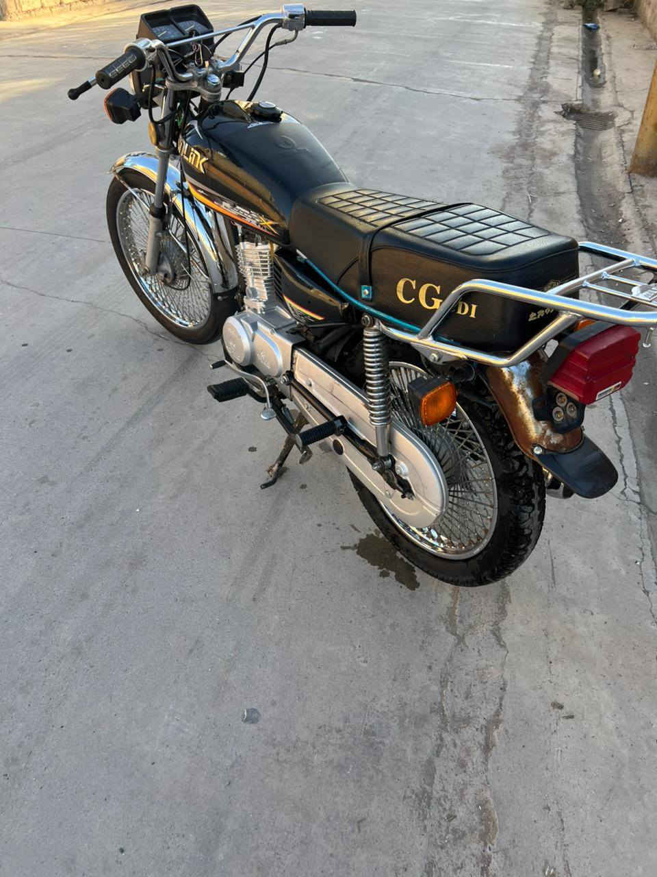 السلام عليكم اخوان ماطور للبيع موديل 23 شاديله محرك 25 كهربائيات كله شرط ماطور مكفول***********
