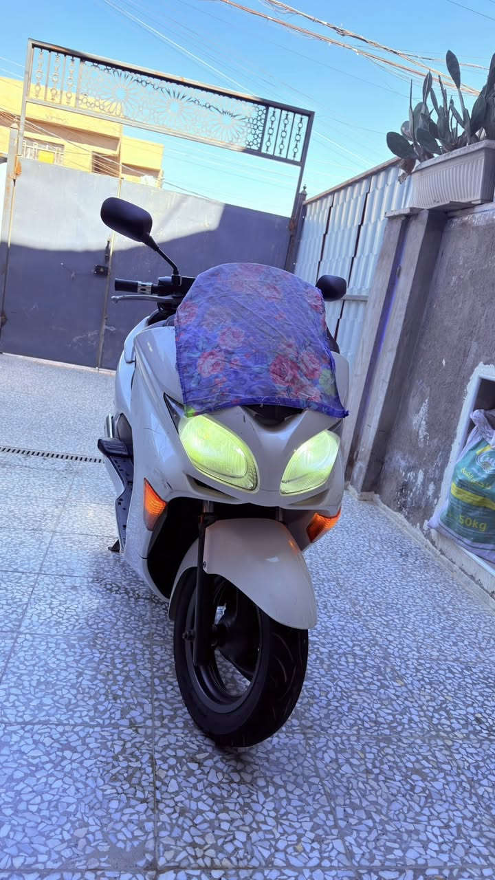 السلام عليكم دراجة فورزة صفر تسعة كرستالة للبيع دراجة مثل ما موضحة بالصورة يرادلهة ملاحضات بسيطة كلش فقط السعر مليون و 200 العنوان بغداد العبيدي غير متواجد على الفيس  متواجد واتساب و خط  الرقم ***********
