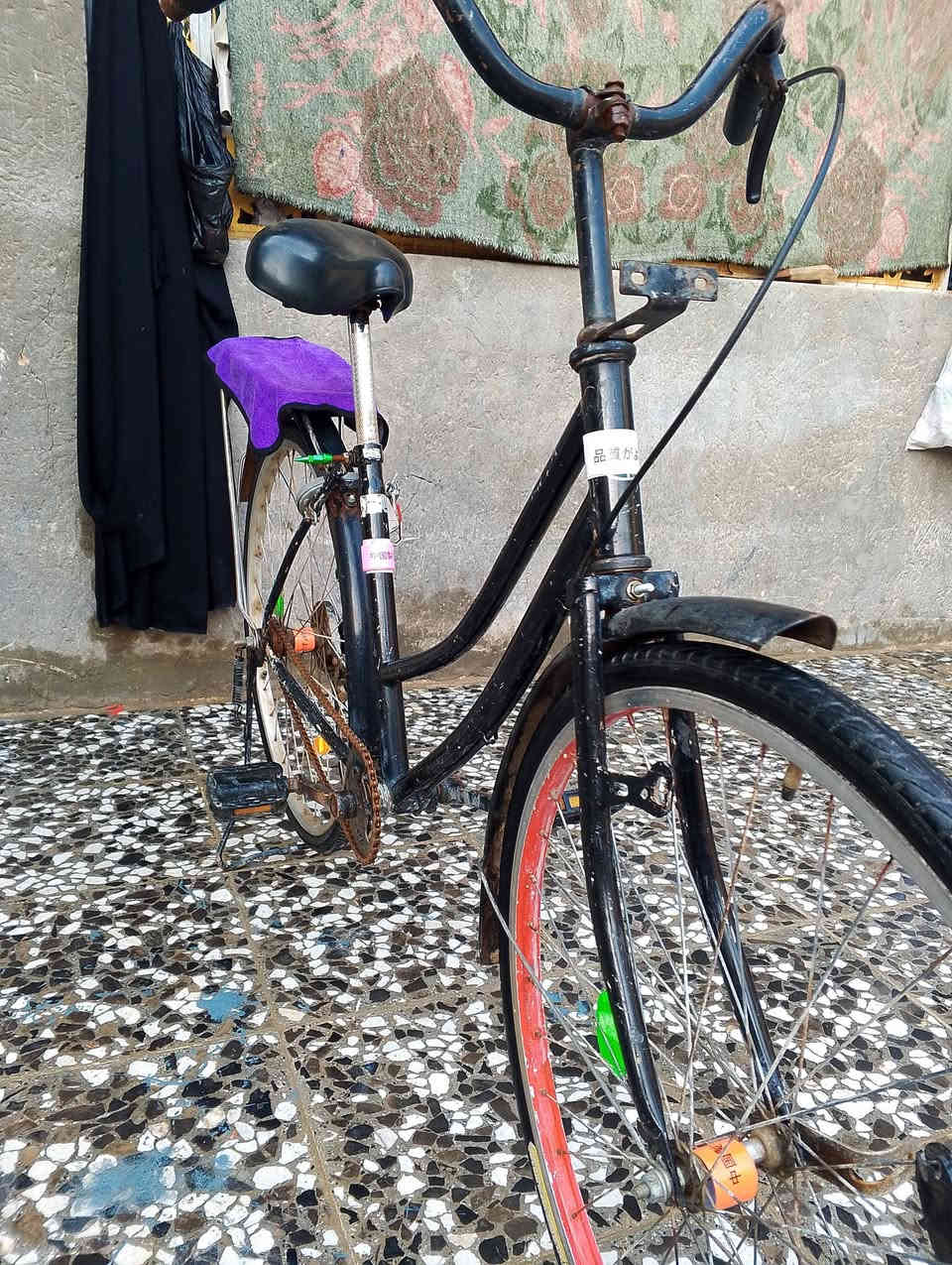 السلام عليكم بايسكل للبيع حجم 26 البايسكل كلشي مابي بي بس ازلوغ شويه المكان النجف الكوفه السعر 45 وبي مجال قليل الاتصال ***********
