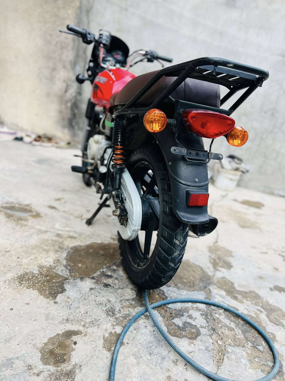 سلام عليكم بوكسر موديل ١٩اوراق اصوليه كمرك مدفوع كبل ترقم نضيفه وكامله ماناقصه اي شي كله شغال مكاني طوريج ***********
