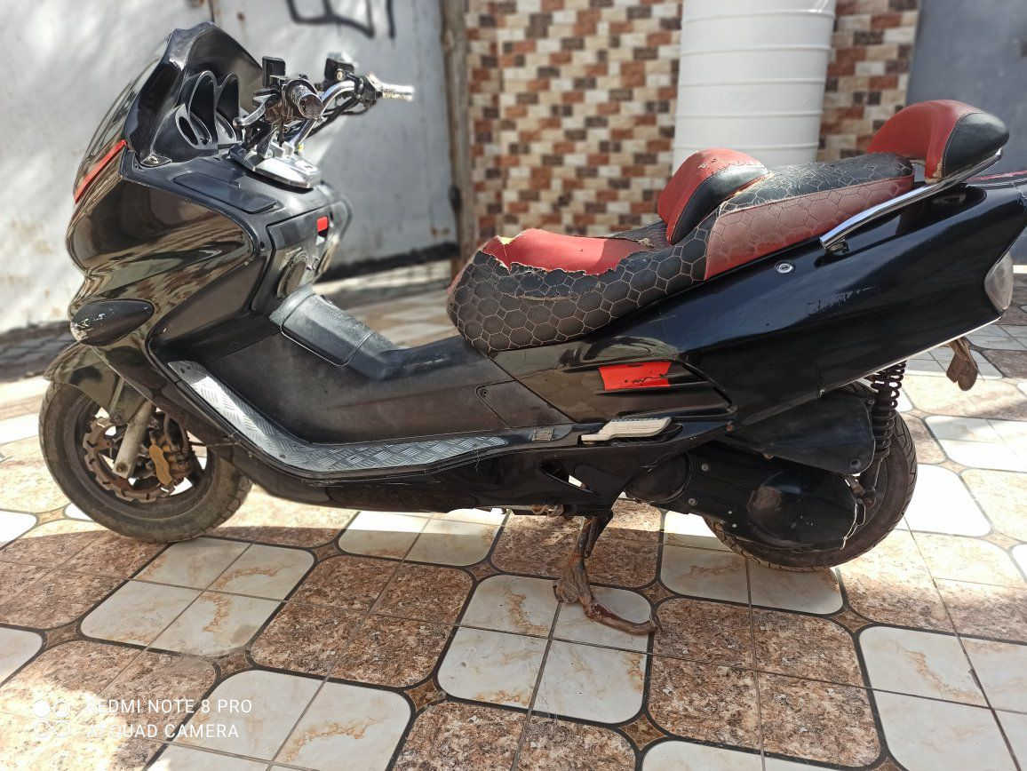 سلام عليكم دراجه فورزه صفر سته للبيع دراجه جاهزه من كلشي كامله نضيفه شوف العين كهربائيات كامله لايت زنون رباعي محرك ما مفتوح يراد لها بس دوشمه الكشن لن مفارغ لها والله سعرها 750 و بيها مجال الطيبين مكاني البصره بني منصور قضاء الصادق رقم الهاتف ***********
