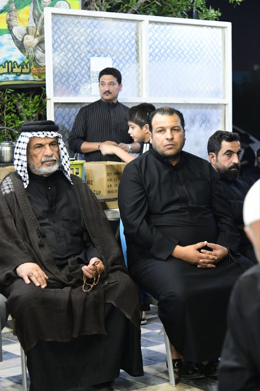 فيا أبن عقيل فدتك النفـوس 
لعظم رزيتك الفادحة
بكتك دما يا أبن عم الحسين 
مدامع شيعتك السافحة
رموك من القصر إذ أوثقوك
 فهل سلمت فيك من جارحة 
وسحبا تجر بأسواقهم
 ألست أميرهم البارحة
السلام عليك ياسفير الحسـين 
انه اليوم الرابع
المكان موكب وفاء العباس الزمان ليلة الخامس من محرم ليلة سفير الحسين عليه السلام مسلم بن عقيل
امتزجت الدموع بالم الوداع للغريب الذي خذله أهل الكوفة
ارتقى المنبر خادم الحسين عليه السلام فضيلة الشيخ (رائد المرشدي) ليكمل الحديث حول تزكية النفس مسلم بن عقيل انموذجا
قراءة القرآن القارئ (حسن جميل) 
نسأل الله سبحانه وتعالى أن يجعله في ميزان حسناتنا وان يحفظ الحاضرين والمؤسسين والمشاركين ببركة محمد وال محمد الطيبين الطاهرين.


**إذا كنت صاحب هذا الإعلان وتريد حذفه لأي سبب، رجاءا أرسل رسالة إلى الدعم الفني**