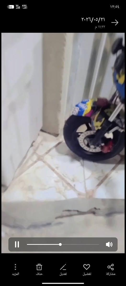 للبيع: دراجة شحن R8 الجبارة (بحالة ممتازة) ⚡
​إذا كنت تبحث عن التوفير، السرعة، والمتانة في نفس الوقت... الدراجة الكهربائية الشهيرة R8 معروضة للبيع الآن! دراجة عملية جداً، اقتصادية للمشاوير اليومية، وتتحمل العمل الشاق.
​📊 المواصفات والمميزات:
​الموديل: دراجة شحن R8.
​البطارية: بحالة ممتازة [اكتب هنا: مثلاً جديدة أو كفاءتها 90%]، تضمن لك مسافة مقطوعة طويلة بالشحنة الواحدة.
​المحرك: قوي جداً، عزم ممتاز في الصعود والسرعة.
​التحكم والراحة: تحتوي على مساعدات (جامبينات) مريحة جداً لامتصاص الصدمات في الطرق غير المستوية.
​الأمان: منظومة مكابح (بريك) قوية واستجابة سريعة، مع إضاءة LED أمامية وخلفية ممتازة للقيادة الليلية.
​الإضافات: شاشة رقمية (ديجيتال) واضحة لمعرفة السرعة ونسبة شحن البطارية.
​🔍 حالة الدراجة:
​الدراجة نظيفة جداً وبحالة [ممتازة / شبه جديدة].
​لا تحتاج إلى أي مصاريف إضافية، "شغل واطلع".
​جميع الإكسسوارات والأنوار والعدادات تعمل بكفاءة 100%.
​💰 السعر والمكان:
​السعر المطلوب: 450000] (قابل للتفاوض البسيط للصادقين).
​الموقع: [البصره الزبير ].
​📞 للتواصل والاستفسار:
يرجى المراسلة عبر الرسائل الخاصة أو الاتصال على الرقم: [***********] البصرة, العراق
