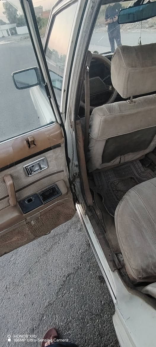 مكلف بالنشر📍
السلام عليكم 
سوبر ٨٢ مكينة گير بلادي صبغها بلادي تبريد شغال طخم تاير جديد قبل شهر شديتهن طخم خلفي امامي جديد داخلها نظافة وسط  اني الشرعي السعر ٤٥ وبيها مجال

للتواصل مع صاحب السيارة الاتصال على الارقام التالية
***********
***********
