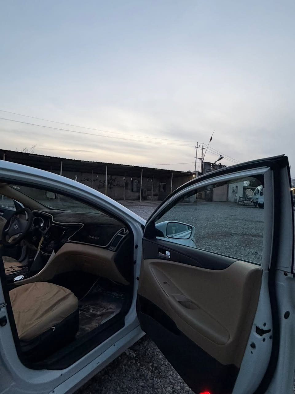 السلام عليكم 
سوناتا خليجي 2012 بانوراما بيها قطع صبغ ابيع حزام السيارة كامل بدون نقص صدر جديد تخم تاير مكينة وكير شرط الفحص . 
السعر  شدة : 100 ورقة . السيارة باسمي ، مكان السيارة ديالى - الخالص 
تفاصيل اكثر رقم الهاتف ( *********** ) غير متواجد ع الفيس بوك
