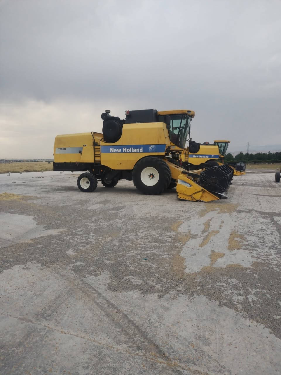 لبيع حاصده 5080 موديل 2011 فول مواصفات 
 طبله 20 عربانه وراها طخم تايرات جديد 
تشقيل تريشر جوكات جاهزه عل عمل 
***********
