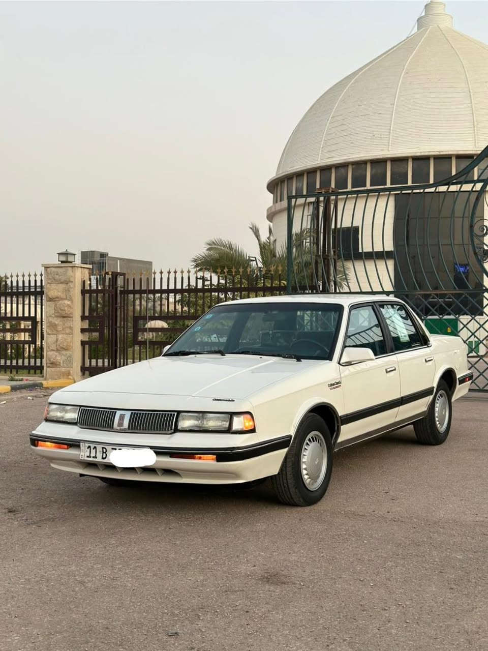 السلام عليكم اولدز مديل 1990 ماشيه 290 الف جديده كلش السياره مابيهه اي نقص كير محرك تبريد حداديه كله جديد ماكو دحجه ظربه خياس كفاله بيهه 3 قطع صبغ فقط رقم بغداد الجديد السعر 75 بيهه مجال ***********
