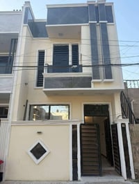 مشتمل ٥٠م • غرفتين • قريب شارع الشباب