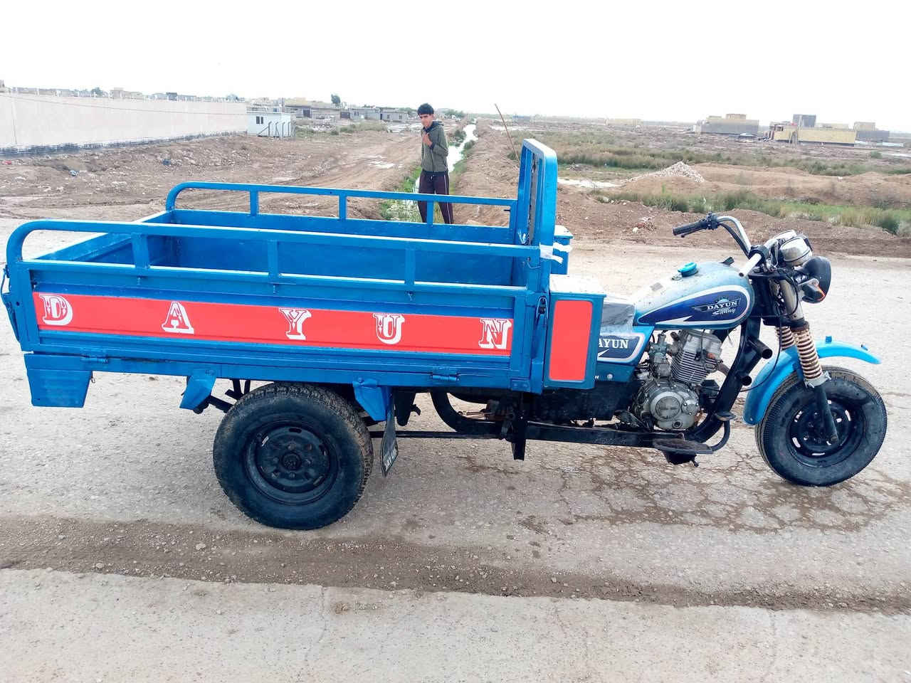 ستوته لبيع ٢٠١١ رقم ابيض مدور ثاني يوم / السعر مليون و٣٠٠ )
***********
