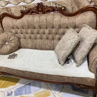 ديوان خشب زان رئاسي 2قطع كبار و4قطع صغار مستعمل جديد بمعنى الكلمه خالي...