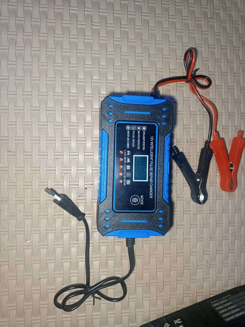 جطل شاحن بطاريات ذكي 12V بقدرة 6A + Maintainer 🔋
يدعم شحن وصيانة بطاريات السيارات والدراجات وجميع بطاريات 12V بسعات من 2Ah إلى 100Ah، متوافق مع بطاريات WET / MF / GEL / AGM، يحتوي على نظام شحن أوتوماتيكي ذكي مع كشف حالة البطارية، حماية من القصر وعكس الأقطاب وزيادة الشحن، يدعم وضع السيارة والدراجة وAGM وإصلاح نبضي للبطارية (Pulse Repair) مع أوضاع الصيف والشتاء، ويحافظ على البطارية مشحونة لفترات طويلة بأمان.


**إذا كنت صاحب هذا الإعلان وتريد حذفه لأي سبب، رجاءا أرسل رسالة إلى الدعم الفني**