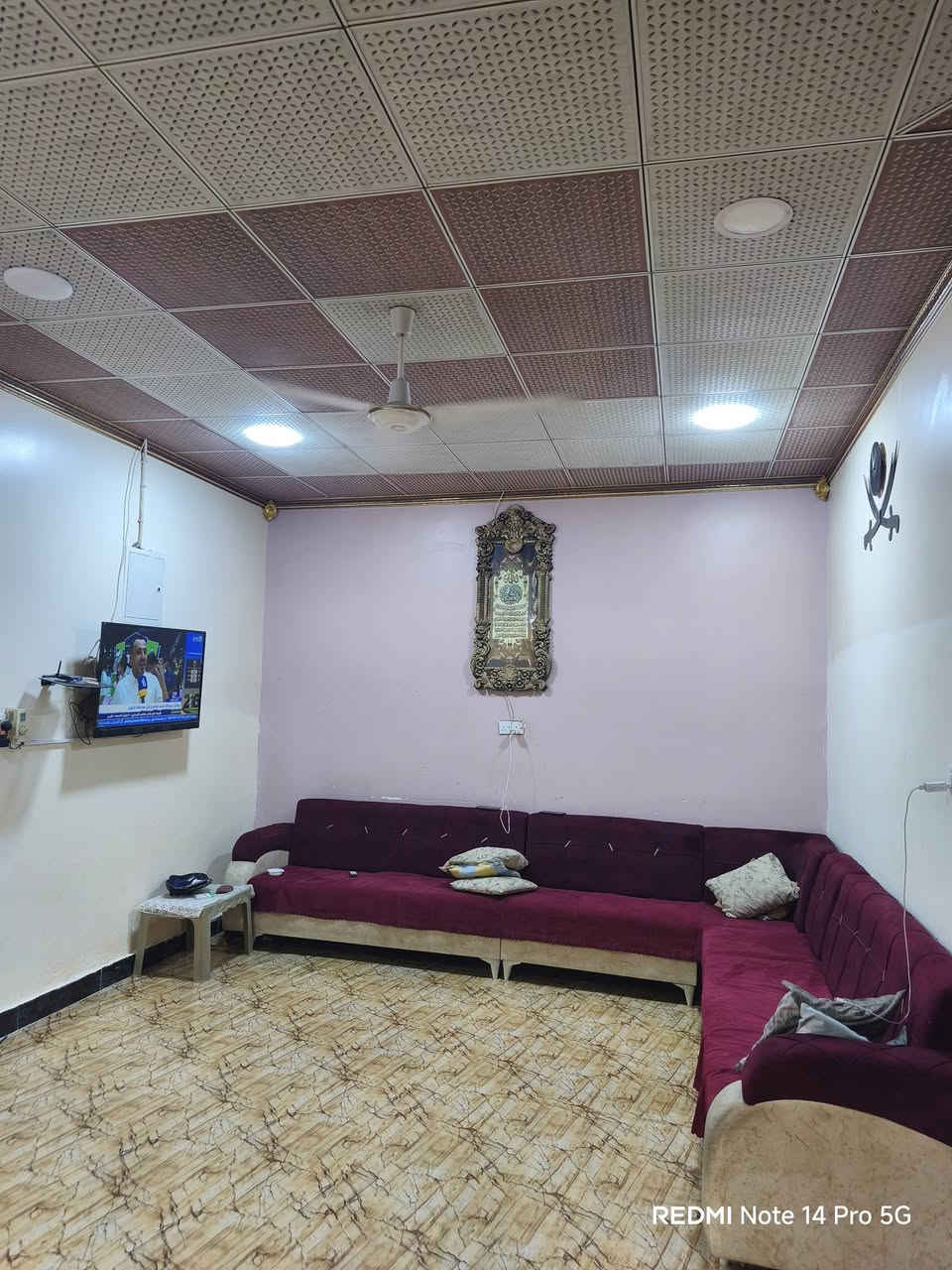 بيت بالتقيه الثالثه 200متر زراعي سند 25مشمول بالتطويب مرقم التبليط لحد البيت غرفتين صاله كبيرة استقبال منور طارمه حديقه صحيات خارحيه وداخليه مع اثاث التفاصيل الاتصال على الرقم  ***********
