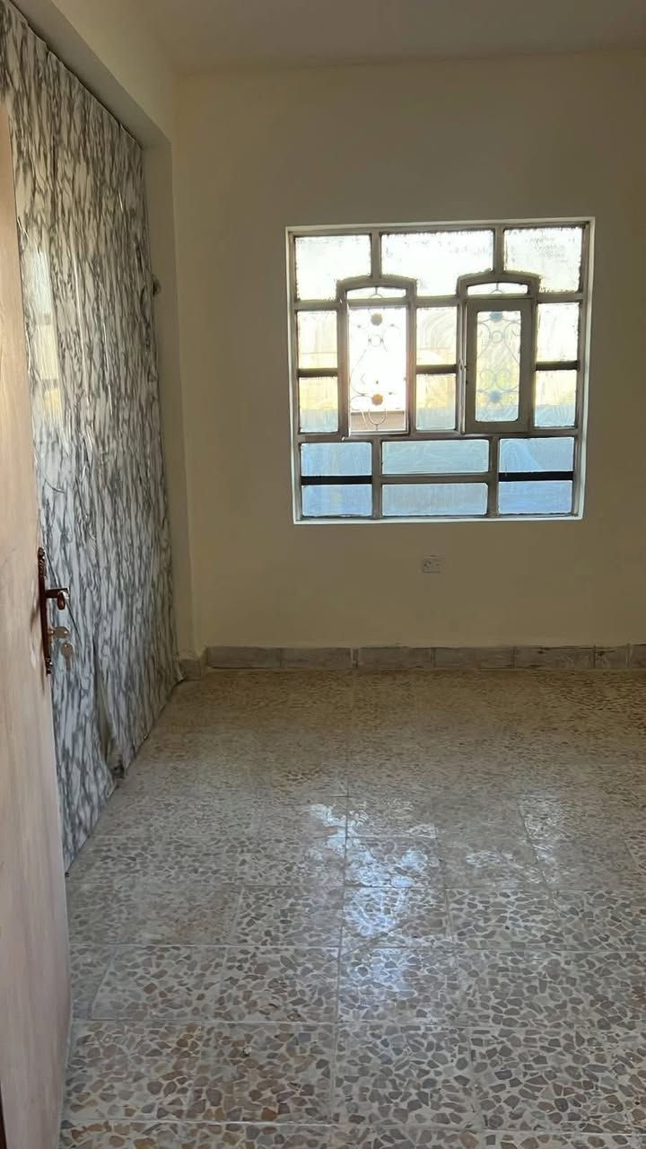 ⸻

🏢 شقة تجارية للإيجار – الوزيرية / شارع أبو طالب

✨ فرصة مميزة لمختلف الأنشطة التجارية (مكاتب، شركات، عيادات، وغيرها)

🔹 التفاصيل:
• غرفتين نوم
• صالة
• طابق ثالث
• مناسبة للاستخدام كمكاتب

🪑 الحالة:
• متوفرة مفروشة أو بدون فرش حسب الطلب

📍 الموقع:
الوزيرية – شارع أبو طالب (موقع حيوي وقريب من الخدمات)

📞 للاستفسار والتواصل:
مكتب قصر المغرب للعقار
***********
