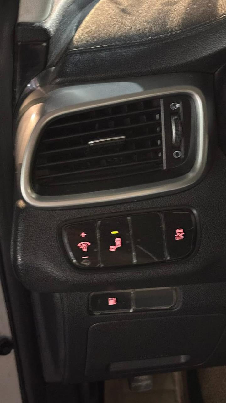 السلام عليكم ؛
بيع او مراوس بـ كورلا ناصي او فورنت لاندر 

سورنتو 2019 وارد امريكي 
حادث ڪلش بسيط مثل ماموضح بالصور 
5XYPG4A53KG554626
بدون ايرباك
محرك / 6 -(3.3)
عدد المقاعد / 7 
كشن سائق كهرباء 
قطعيتن تبريد 
شاشة تبريد 
شاشة عرض 
رادار جانبي 
رادار خلفي 
السياره كفاله من ڪلشي عده بارد بخشم الجاملغ فقط 
عليها ادامه كامله 
رقم جديد قادسية انكليزي 
السعر / 205 وبيها مجال 
مكانها ميسان / للاستفسار 
واتساب واتصال / ***********
