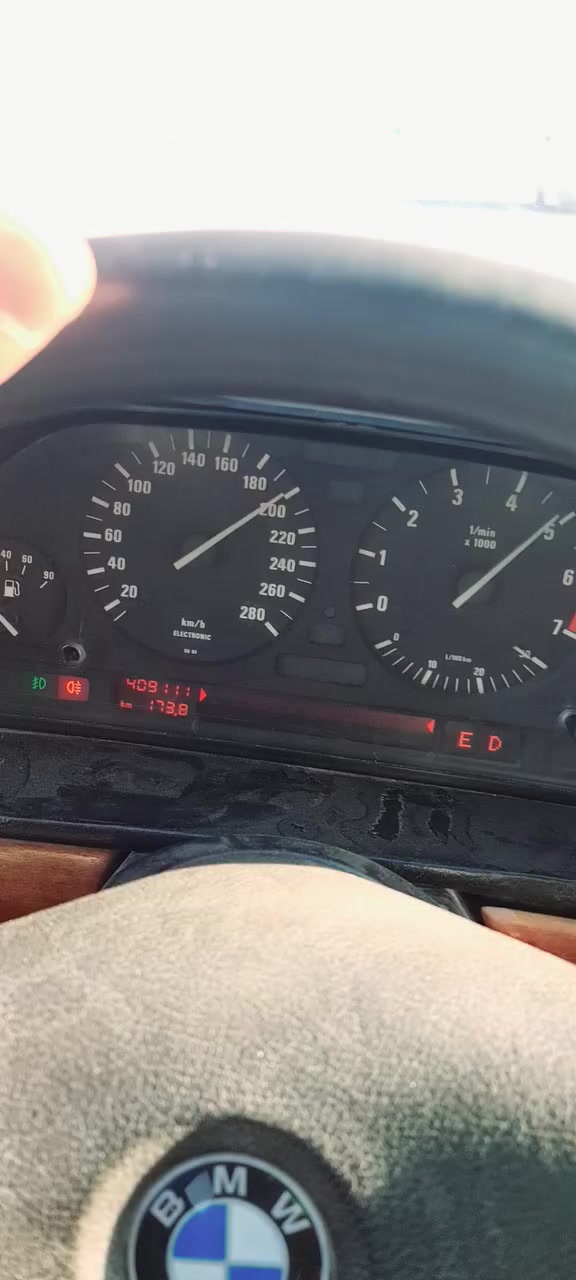 سلام علیکم  BMW735i اصل وبلیتة موجودة  مودیل1992  رقم بغداد مشروع وطني سنوية 27 گشر نضیف  تبريد شغال گیر جديد  محرك نضيف تخم تایر جديد  کشنات کهربائي السعر 53 وبي مجال بسیط الرقم ***********
