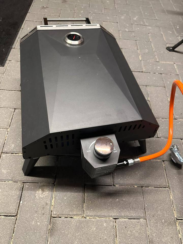 فرن بيتزا يعمل بالغاز  مزاد من 75 الف
للتواصل  واتسآب  او اتصال ***********
