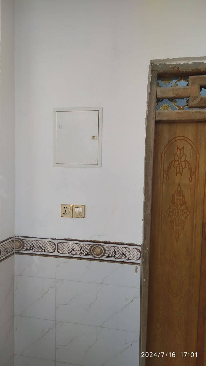 متاح#
بيت للبيت مساحه الارض 300م
مساحة البناء 200 م صب ارضي 40×60 وخمس سوف طابوق ورباط فوق البوب على مدار البيت والسقف عگادة والشبابيك تفصال درجه اولى حديد 2 ملم الارضية بالكامل سراميك.. يتكون البناء من ديوانية 4×7 و غرف نوم 4×5 عدد 2 و غرفة نوم 4×3 و موزع غرف 3×6 و هول 4×4 و مطبخ 4×5 و حمام داخلي وحديقة خارجية واسعه وسقيفة 
العنوان القرنة النعيم شارع مخبز العراق  
للاستفسار عن التفاصيل والسعر الاتصال على *********** سيد باسم
