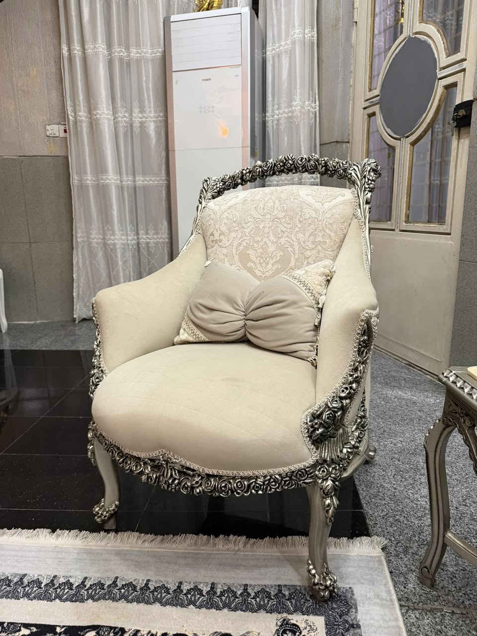 سلام عليكم
تخم ١٠ مقاعد 
مصري شغله درجة أولى 
ستخدام قليل نضافه ٩٠/١٠٠
سعره مليون و٨٥٠  بي مجال بسيط 
عنواني بلديات ***********
غير متواجد على فيس
