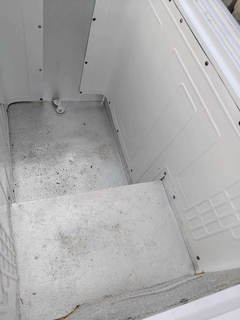 اغراض المطعم للبيع ***********
