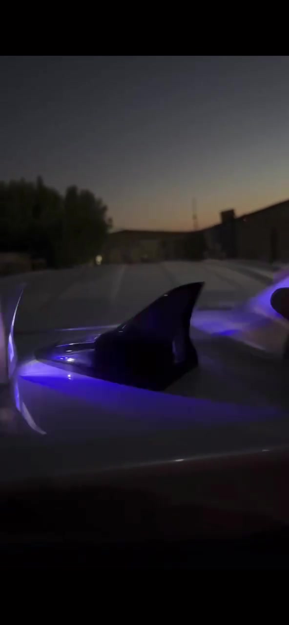 🚗✨ أضف لمسة فخمة وسيارة أكثر أمانًا مع إضاءة زعنفة القرش الشمسية!

☀️ تعمل بالطاقة الشمسية بالكامل – لا تحتاج أسلاك أو شحن يدوي

💡 وميض ذكي تلقائي عند القيادة لتنبيه السيارات الخلفية

⚡ حساسات حركة وضوء مدمجة لتشغيل تلقائي في الليل

🎨 تصميم انسيابي عصري متوفر بثلاثة ألوان (أسود – أبيض – فضي)

💪 مقاومة للمطر والحرارة بفضل الطلاء المعدني المتين

🧲 تركيب فوري بقاعدة لاصقة قوية بدون أي أدوات

جمّل سيارتك واحمِ نفسك على الطريق بأناقة 🦈💫

السعر :20ألف 
للطلب والاستفسار مراسله الصفحه


**إذا كنت صاحب هذا الإعلان وتريد حذفه لأي سبب، رجاءا أرسل رسالة إلى الدعم الفني**