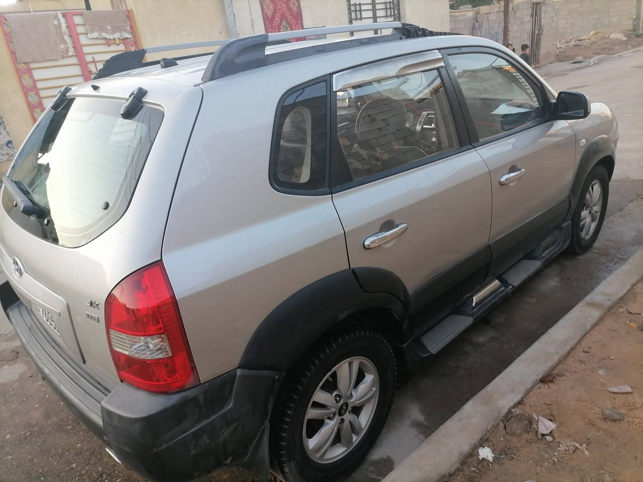 السلام عليكم شباب توسان للبيع موديل ٢٠٠٩ سيارة كفاله عامه سنويه ٢٨ رقم انكليزي بغداد مكينه وكير حدادين تخم تاير كفاله عامه سعر ١٢٣ هذا رقمي *********** لي حاب يشتري عنوان ميسان
