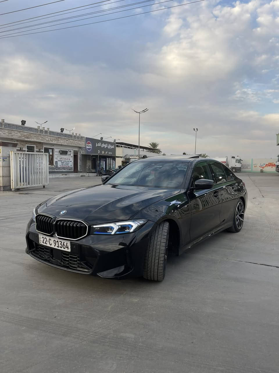 سلام عليكم للبيع 

BMW 330i 2022
 تفاصيل واضحة كدامك فول مواصفات 
جاملغ مبدل نفس الون شركة وربع البنيد صبغ فقط سيارة كفالة لا بارد ولا صبغ مكاني بغداد حي الخضراء 
سعر ٢٥٠ بي مجال بصيط 
هـ ***********
