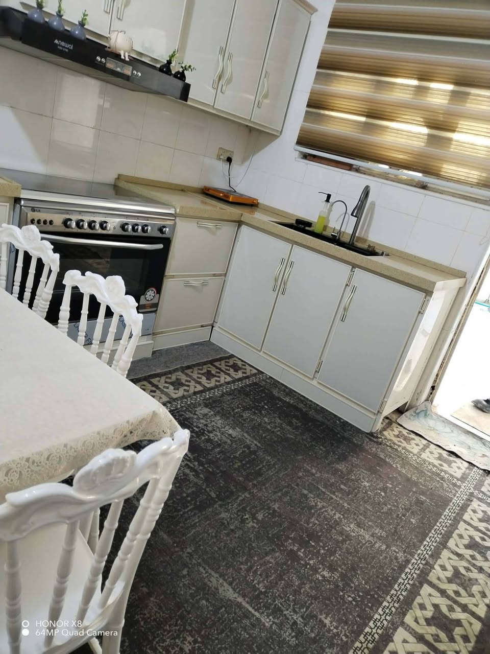 سلام عليكم بيت للبيع نضيف ومرتب
ثاني بيت عن التبليط مساحت البيت 120 متر 
يحتوي على غرفة وصاله ومطبخ واستقبال وصحيات بيت جاهز من كلشي ماعوزه شي 
سعر 49 وبي مجال قليل 
***********
