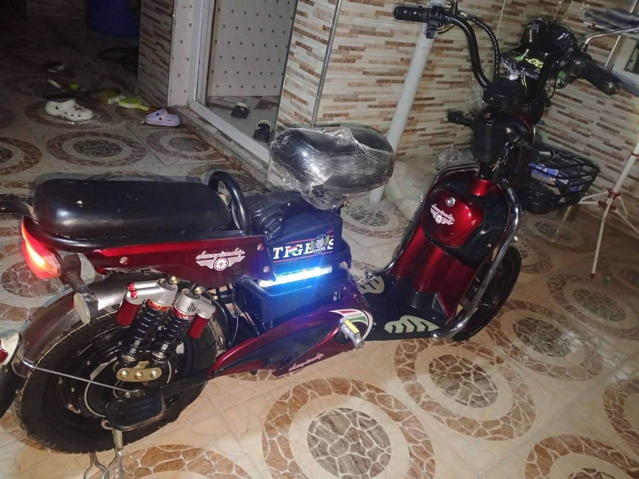 ماطور شحن حجم 16 اخو الجديد 260الف ومجال 5 بطاريات بشرط بلوتوث فول مواصفات مكان  أربيل كلشي شغال بشرط
***********
..
***********
