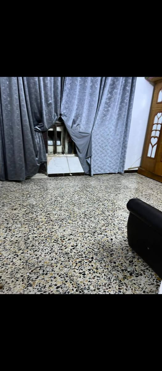 سلام عليكم 150غرفتين وحولي واستقبال ومتبخ حار بارد وصحيات 2بشارع ابو الحرارة ***********
