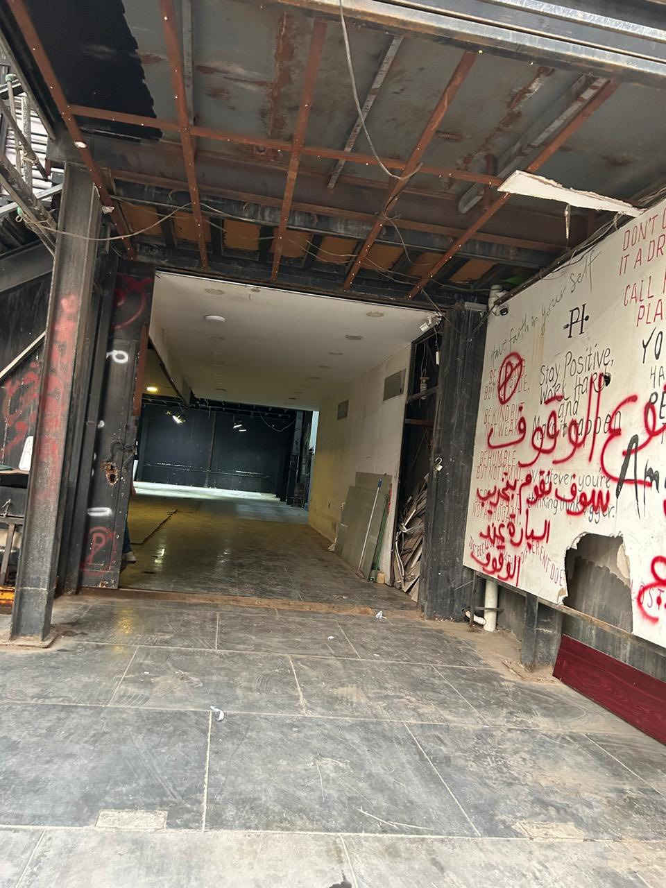 للايجار بناية طابقين مساحتها 198 متر شارع 52 فرع كلية الصيدلة جامعة اوروك .. للاستفسار الاتصال على رقم ***********
