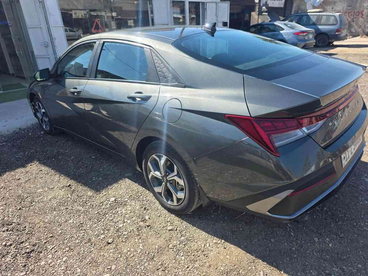 النترا 2024 هايبرد امريكي حادث خفيف كلشش حافه البنيد بس شويه تعديل عل بارد بدون قطره صبغ وبدون تبديل السياره فئه bule hybrid مواصفات معروفه فول عدا الفتحه السياره كامله وما ناقصها اي شي 
ماشيه 21الف  رقم بغداد  السعر 148وبيها مجال بسيط
الاستفسار ***********
