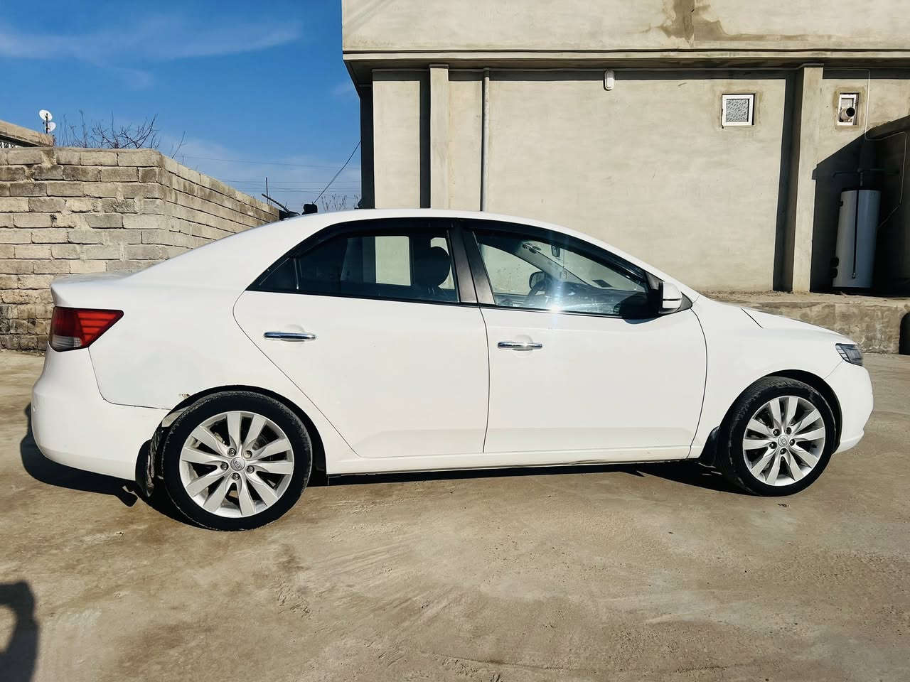 السلام عليكم
سيراتو 2013 للبيع
محرك 20
كير توماتيك و عادي ٦ نمر
شفتات
اشاير بالمري و مري صفط
شاشه وكامره وحساس
كير ومحرك شرط
الضرر ربع البوند
وجاملغ خلفي وربع الباب
بدون دواخل
سياره كدام العين افحص كلشي
للاستفسار الاتصال
***********
***********
