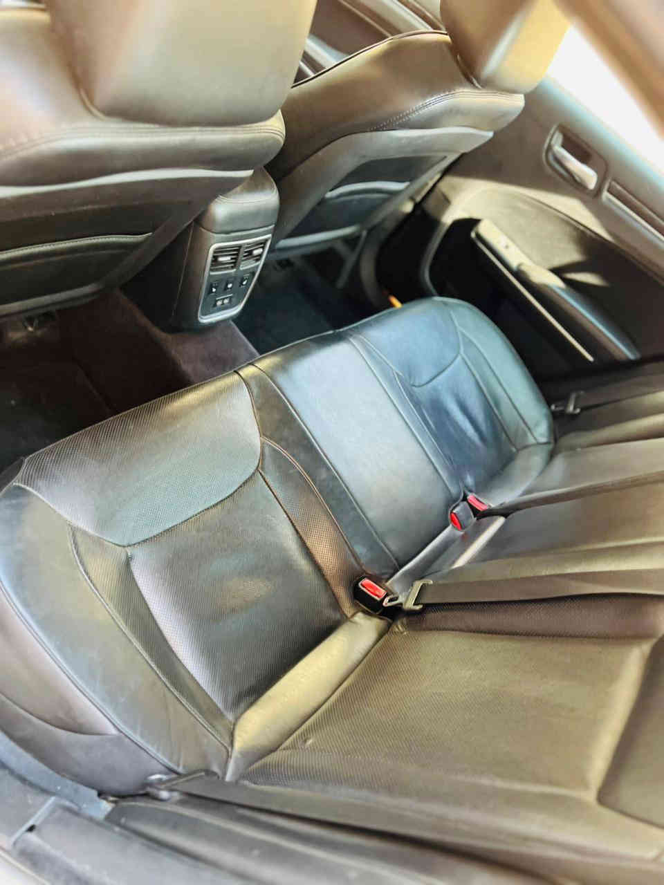 اوباما ٢.١٩  300S  فول الفول
1.بانوراما
2.خزن ميموري
3.كشنات جلد
4.كشنات كهرباء تدفئه
5.ماشيه 59Mالف
سيارة جديده بمعنى الكلمه
كلين تايتل مكفوله كفاله عامه من الصبغ والضربه
السعر 275$
*********** غير متواجد ع الفيس...
